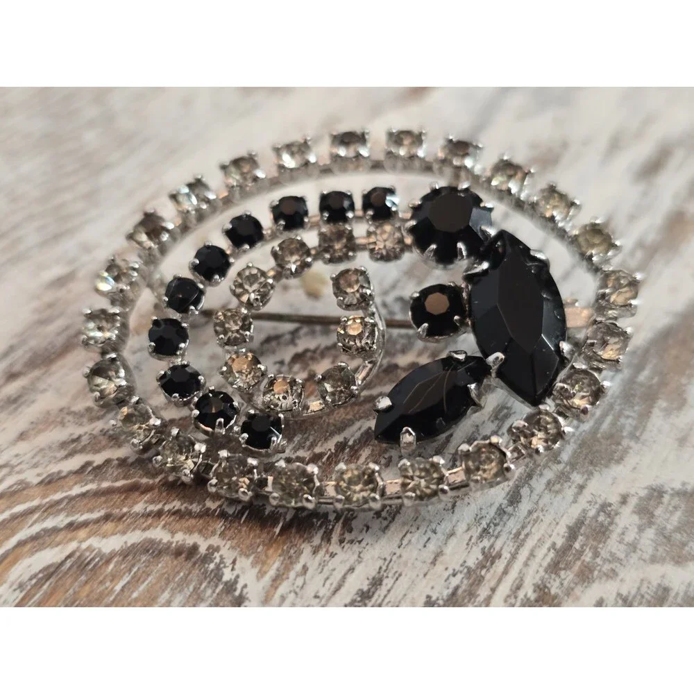 Vintage Black & Clear Rhinestone Swirl Brooch Silver Tone Mid Century Glam #462